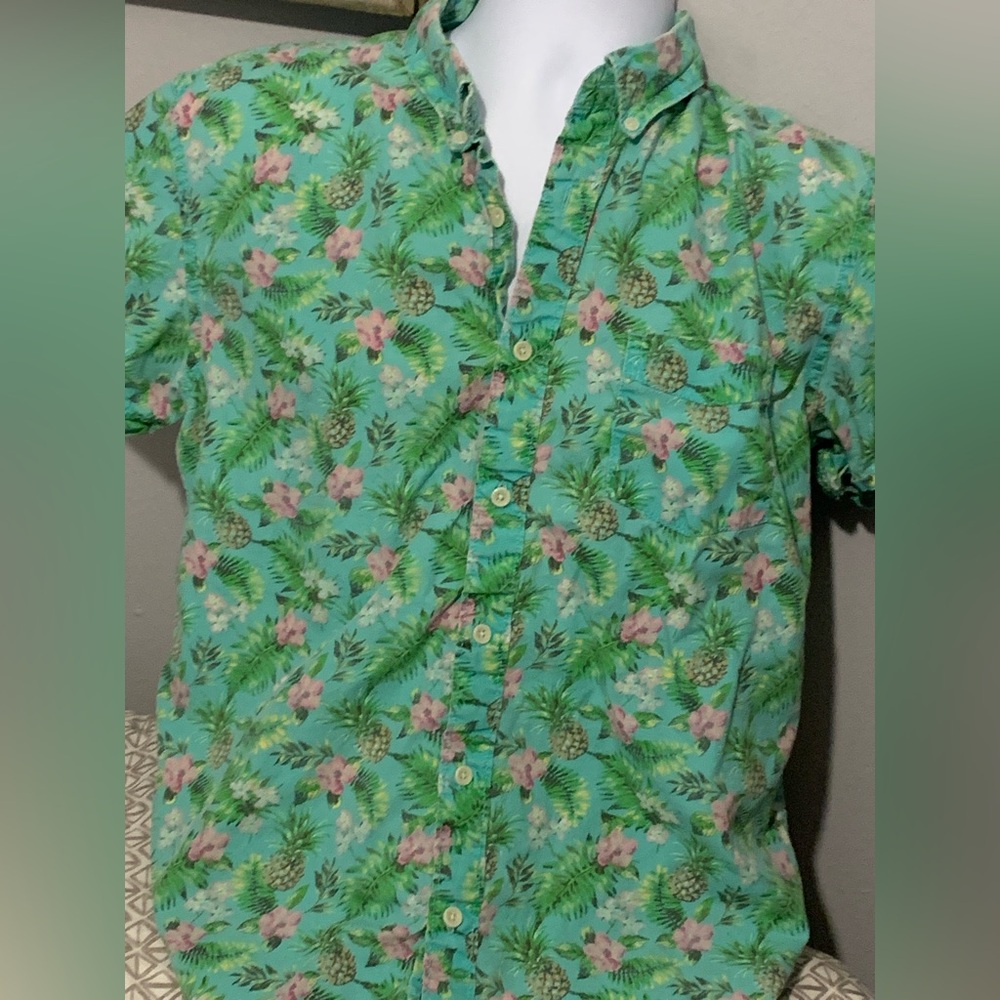 2 vintage Arizona Jean Company Green Tropical Print & blue Short Sleeve Shirts